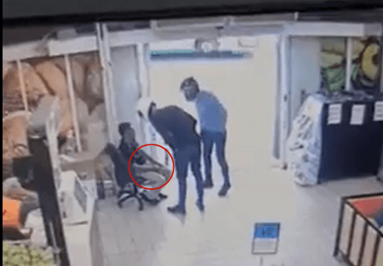 מרדף משטרתי: חשודים תקפו מאבטח וגנבו את אקדחו | תיעוד