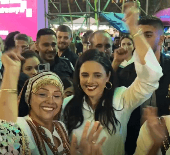 מפזזת בפסטיבל כרמיאל: ככה עוד לא ראיתם את איילת שקד | צפו