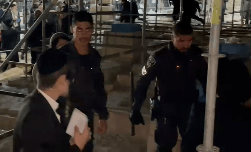 שוטרים התעמתו עם מתפללים בהילולת האור החיים | תיעוד