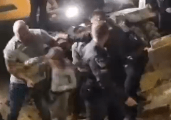 במהלך הפגנה נגד הרכבת הקלה: מאבטח הכה ילד חרדי | תיעוד