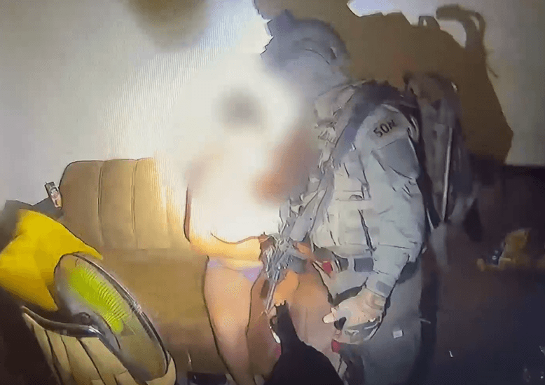 תיעוד: המסתערבים פושטים על בית בלב מחנה הפליטים