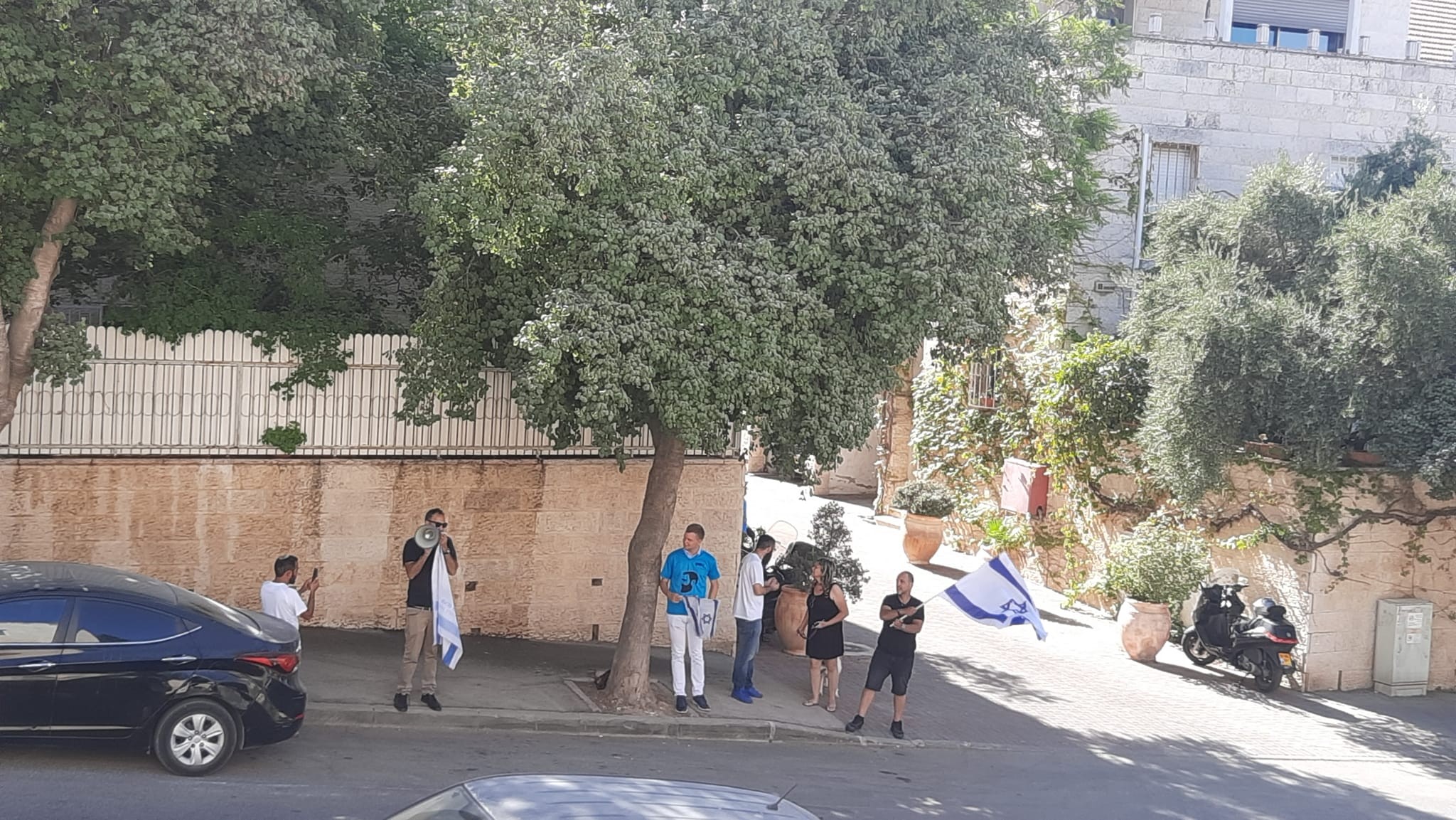 מחאה נגד פעיל 'מסתכלים לכיבוש בעיניים': "הפסק להטריד את חיילי צה"ל"
