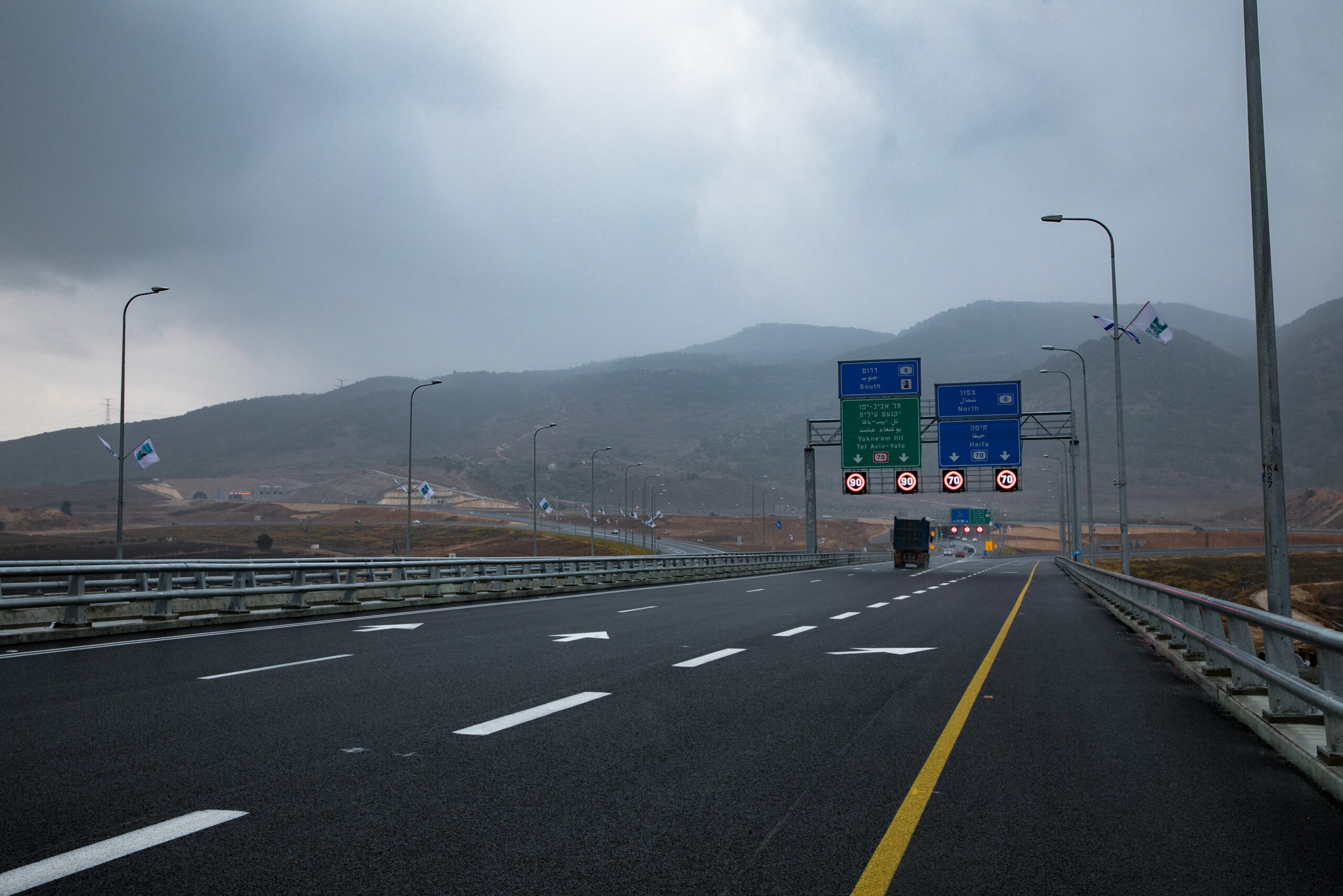 כוחות הביטחון פינו את הכפר הבדואי שעיכב את הבנייה של כביש 6