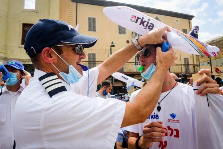 משבר בארקיע: טייסים פתחו בשביתה - מספר טיסות בוטלו