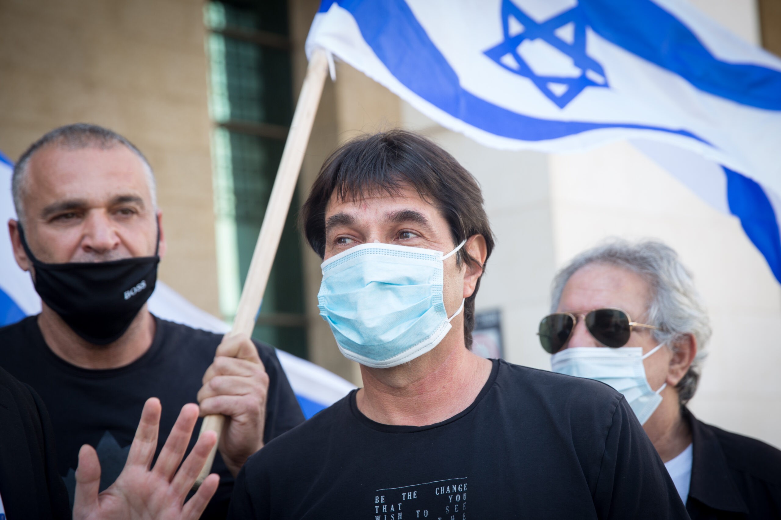 תעודת הזהות שבנה "הצל" לרן כרמי בוזגלו