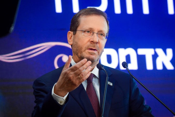 הרצוג על סערת הסרסור בסוהרות: "גופן הפך הפקר. חש בחילה"