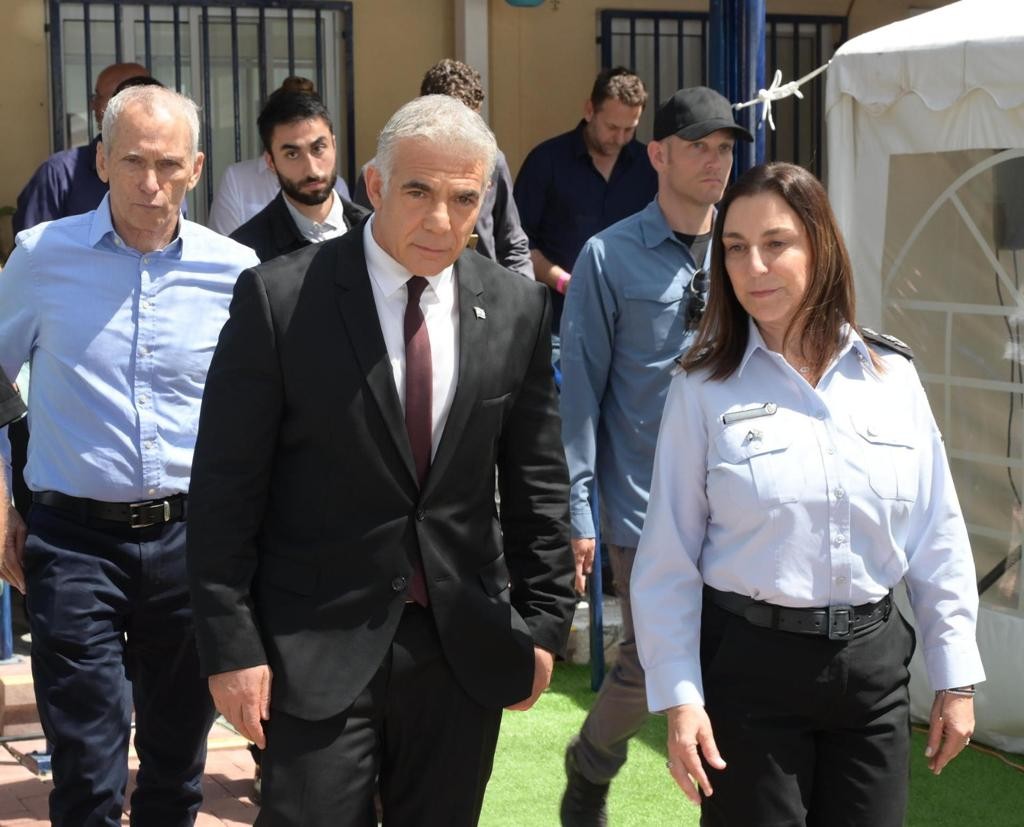 רה"מ לפיד בביקור בשב"ס. עמוס בן גרשום/ לע"מ