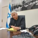 לפיד שוחח עם ראשי רשויות בדרום: "נערכים לכל תרחיש"
