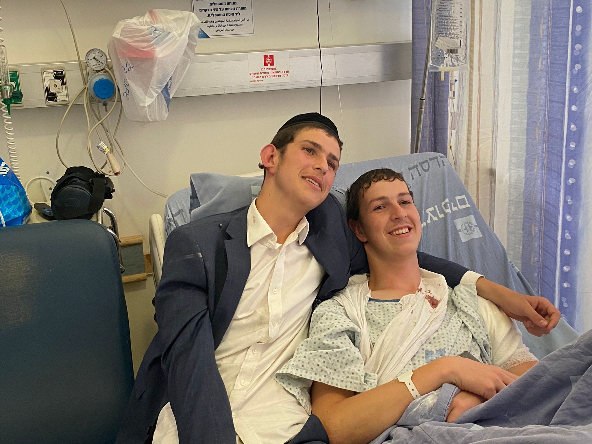 מרגש: האיחוד של שני האחים שנפצעו בפיגוע בירושלים הלילה