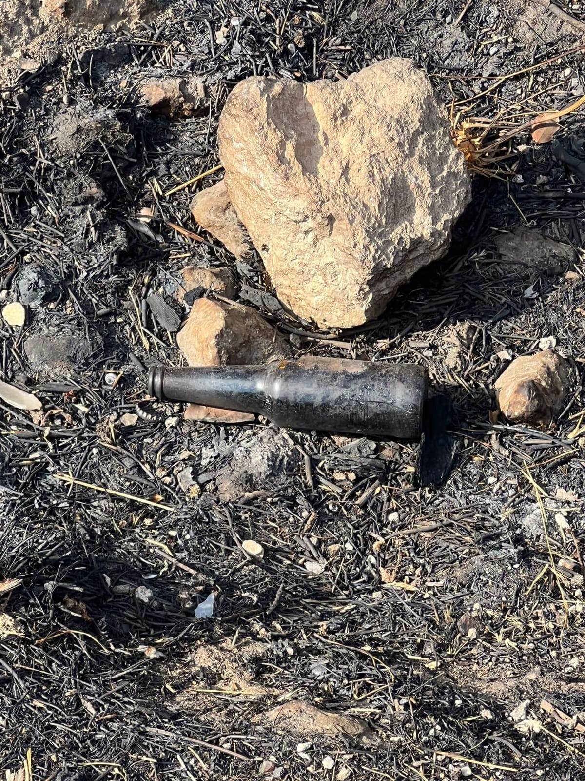 מחבלים השליכו בקבוק תבערה לכביש - שריפה פרצה סמוך לביתר עילית
