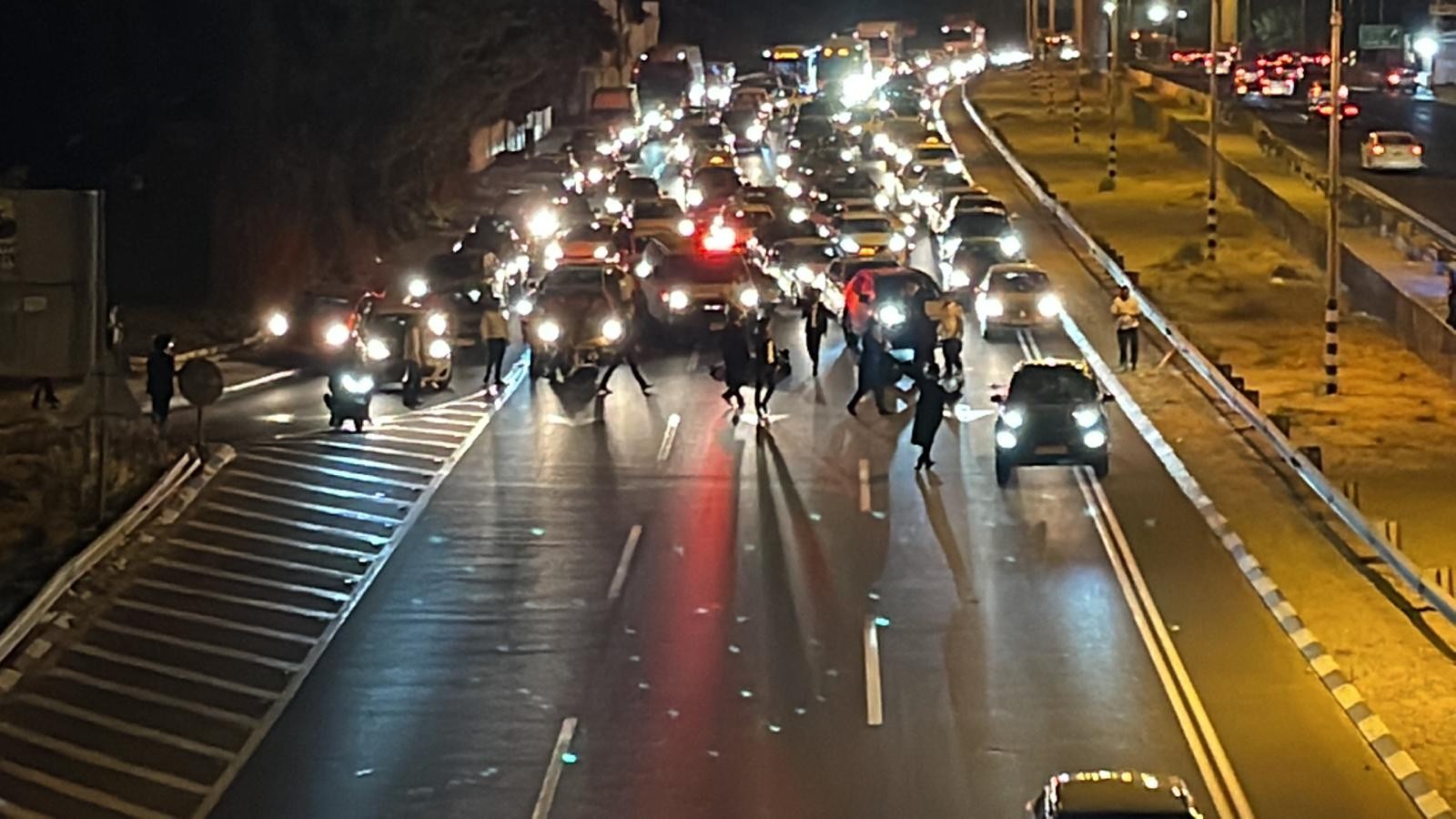 בעקבות ההחלטה על נתיחת הגופה: הפגנות סוערות בריכוזים החרדיים