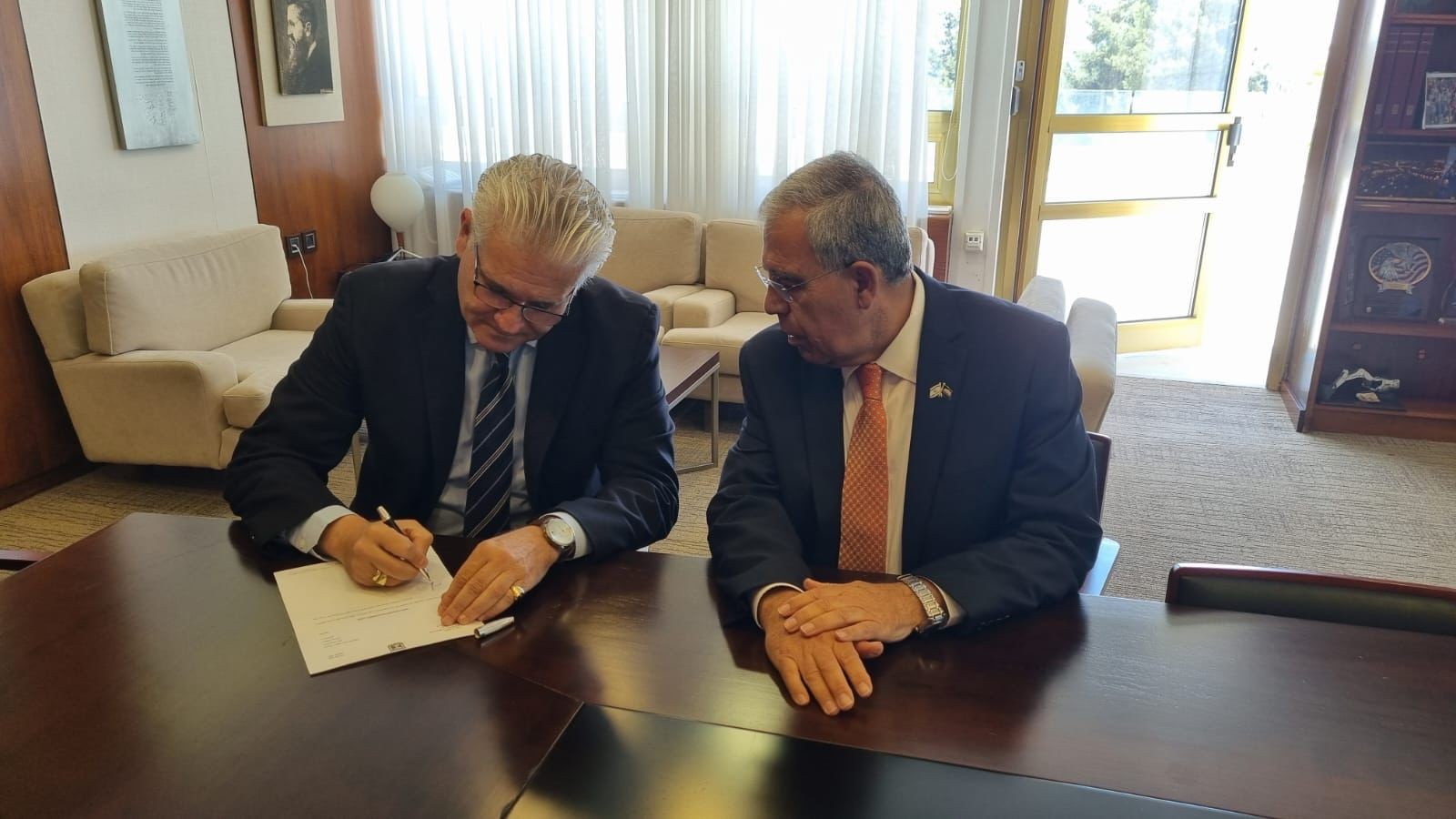 אלי אבידר מגיש את התפטרותו. קרדיט: דוברות הכנסת