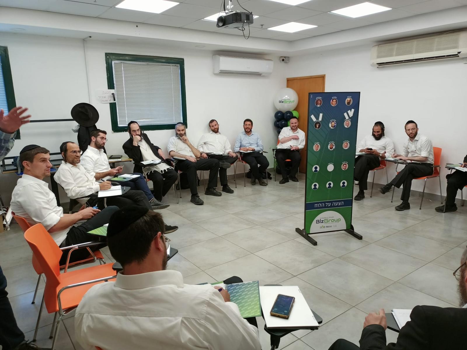 בעל עסק חרדי? אתה מרוויח הרבה פחות. אפשר לצמצם את הפער