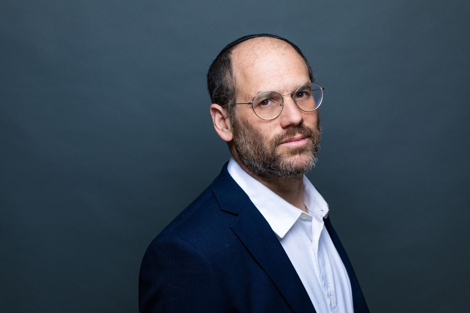 "מנגינה קורמת עור וגידים": הזמר אהרן רזאל משיק אלבום חדש