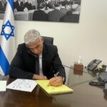בניסיון למנוע חתימה על הסכם הגרעין: לפיד שוחח עם נשיא צרפת