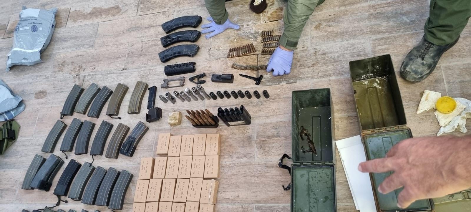 רובי צלפים ו-M16: ארבעה ערבים נעצרו בחשד להחזקת עשרות נשקים