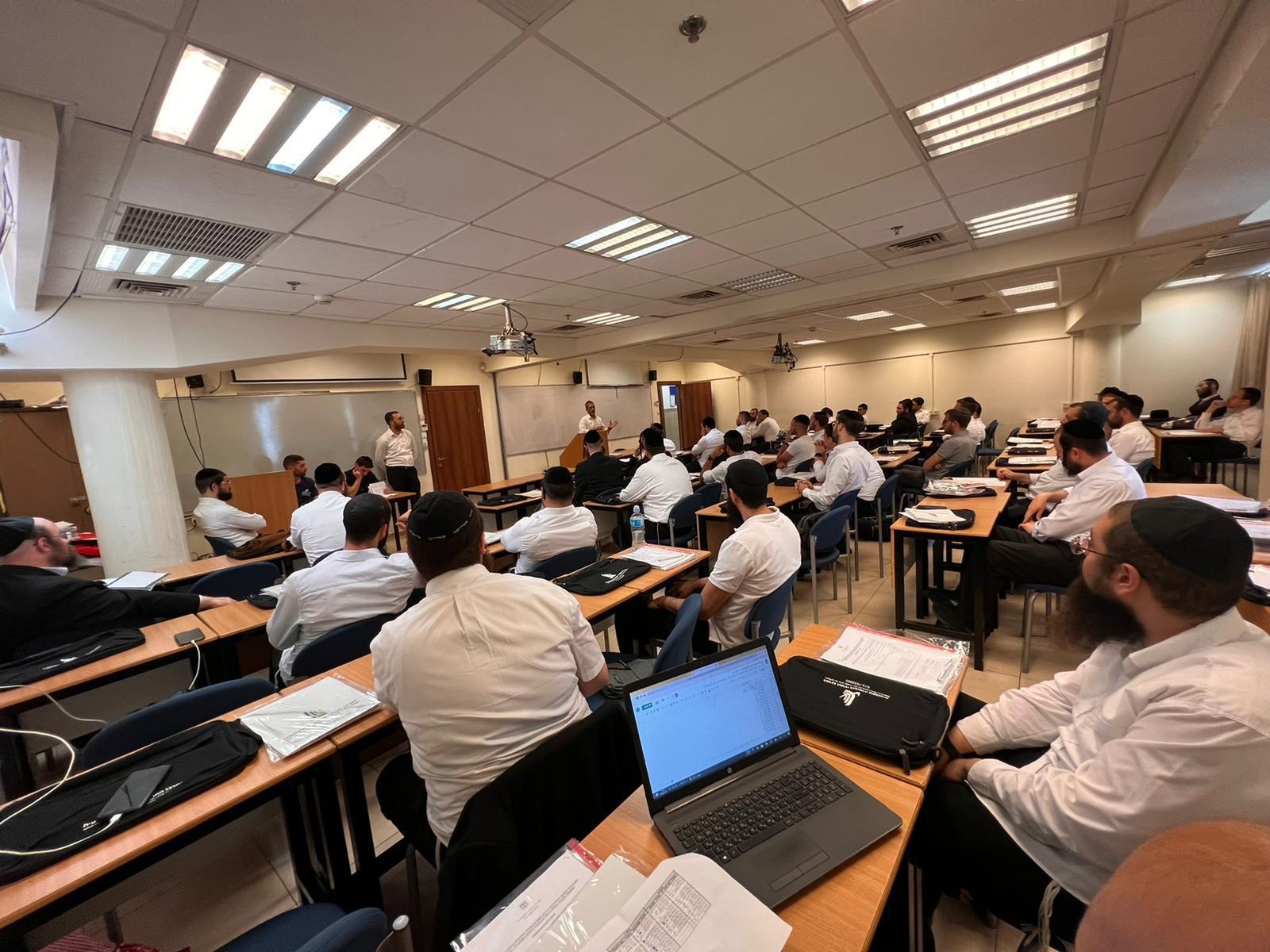 120 חרדים החלו אתמול את תוכנית 'מיגו' - להכשרת גברים חרדים להייטק