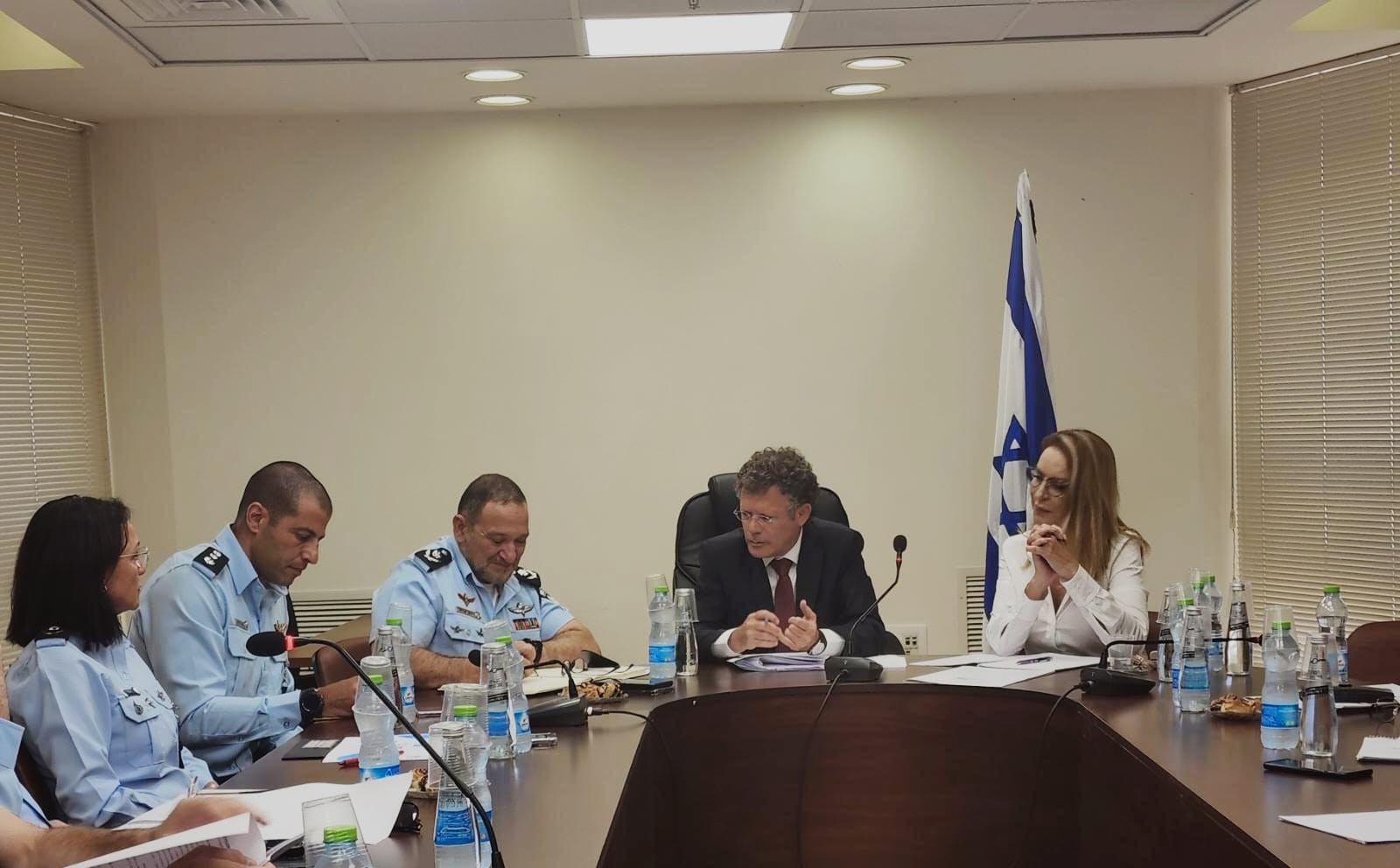 המפכ"ל יעקב שבתאי וועדת הבחירות לכנסת ה-25. קרדיט: דוברות המשטרה