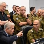 דיווח: לפיד דיבר נגד הממשלה המיועדת בפני אלוף בקריה בתל אביב