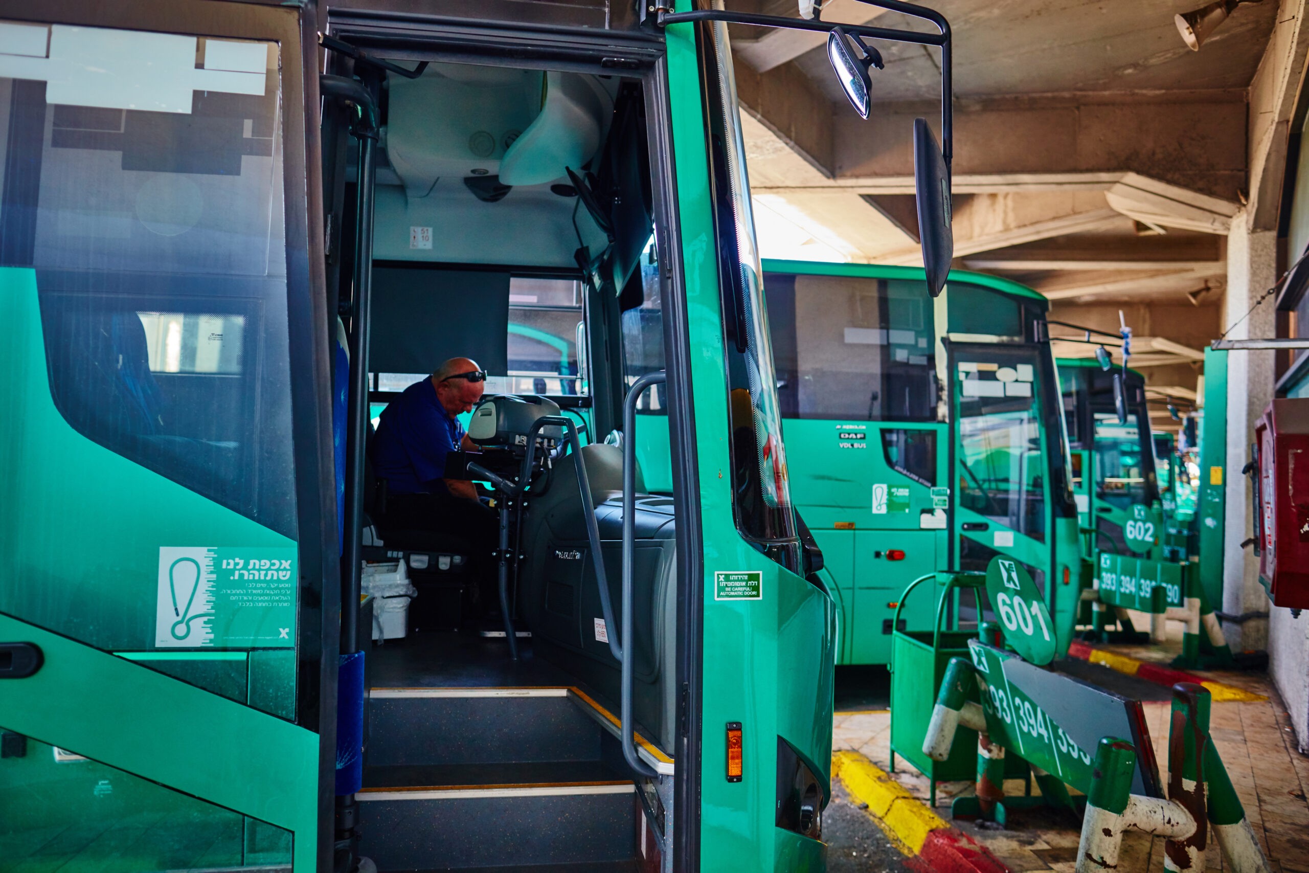האלימות נמשכת: נהגי אוטובוס הותקפו בקריית אתא ויקנעם
