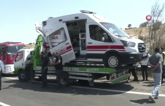 טורקיה: לפחות 15 הרוגים ו-22 פצועים בתאונת דרכים
