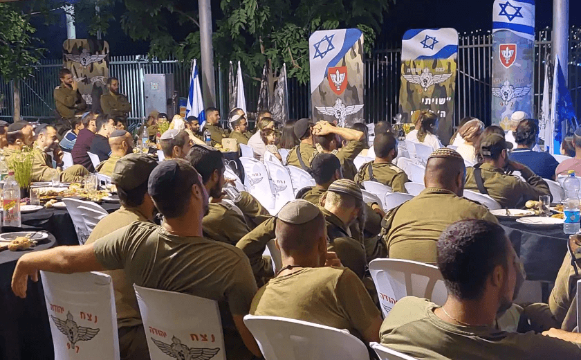 הסטנדאפיסט הופיע בפני החיילים החרדים - זה מה שאמר לו הרב בסיום