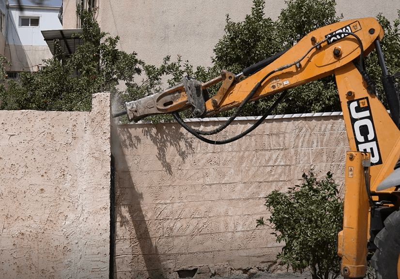 "פלש לשטח ציבורי": המשטרה הרסה מבנה לא חוקי בלוד | תיעוד