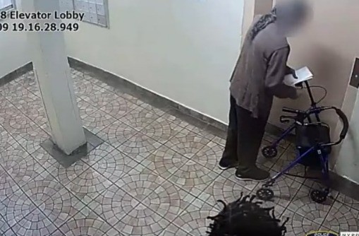 ניו יורק: קשיש בן 69 נשדד באיומי סכין
