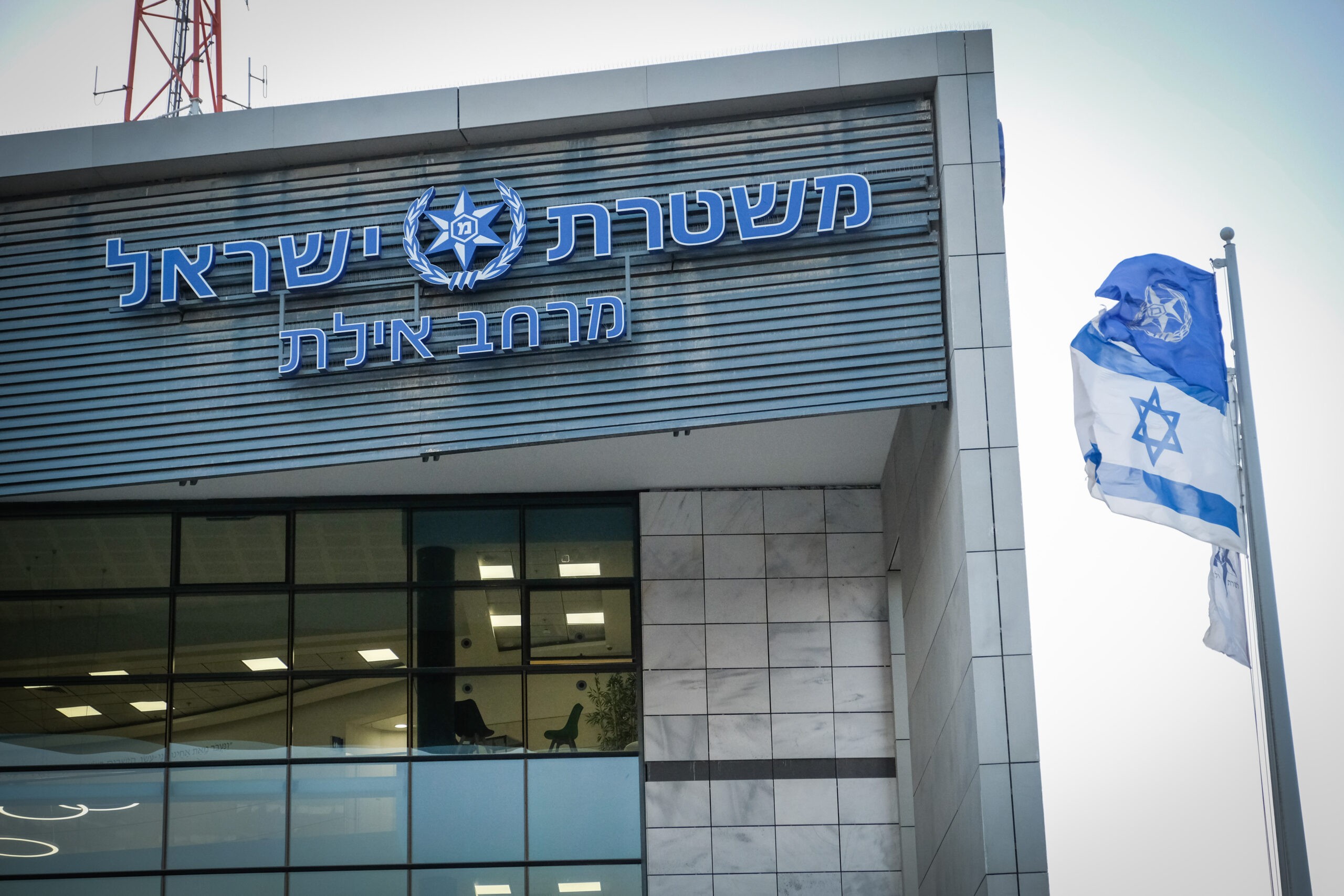 מה חושב השר בר לב על שירות נשים בשירות הביטחון?