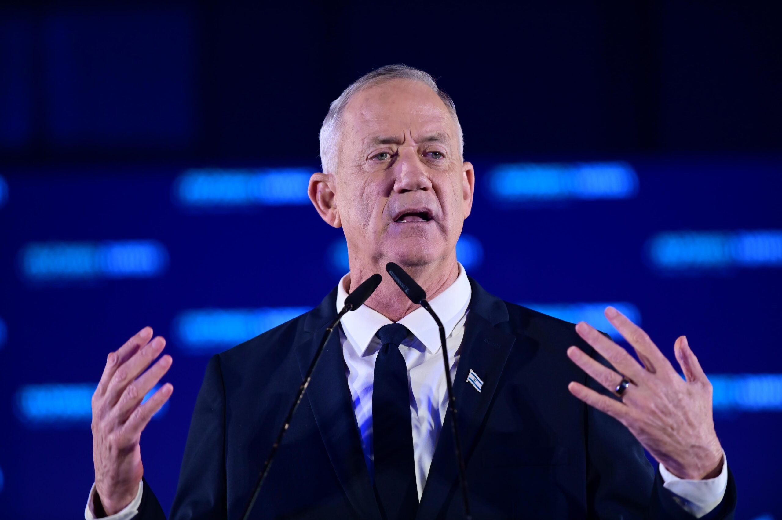 מבלי שבדקה את התלונה: הפרקליטות לא תחקור את בני גנץ בפרשת קטארגייט
