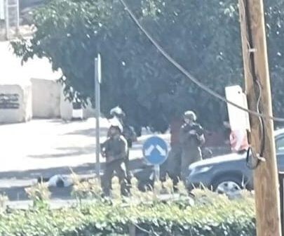 לוחם צה''ל נפצע באורח בינוני בפיגוע דקירה ליד חברון, המחבל חוסל