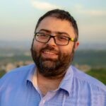 חשד לניסיון רצח: עיתונאי נורה ברכבו באום אל פחם