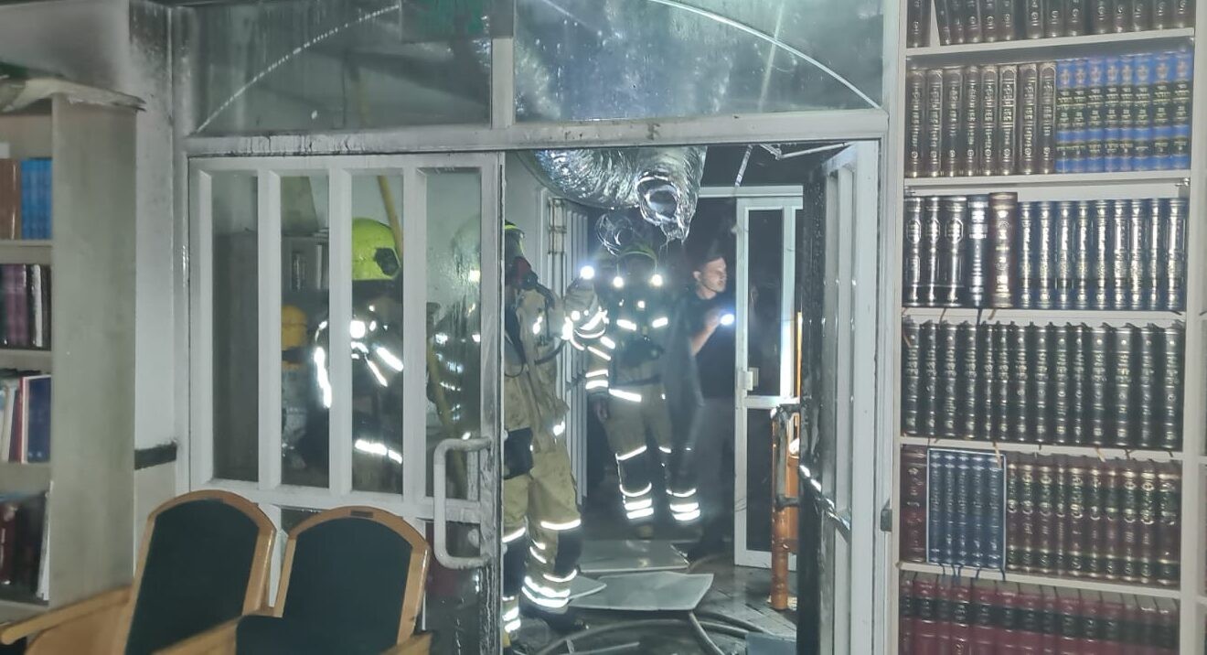 השריפה בבית הכנסת בנוף הגליל. צילום: כב"ה