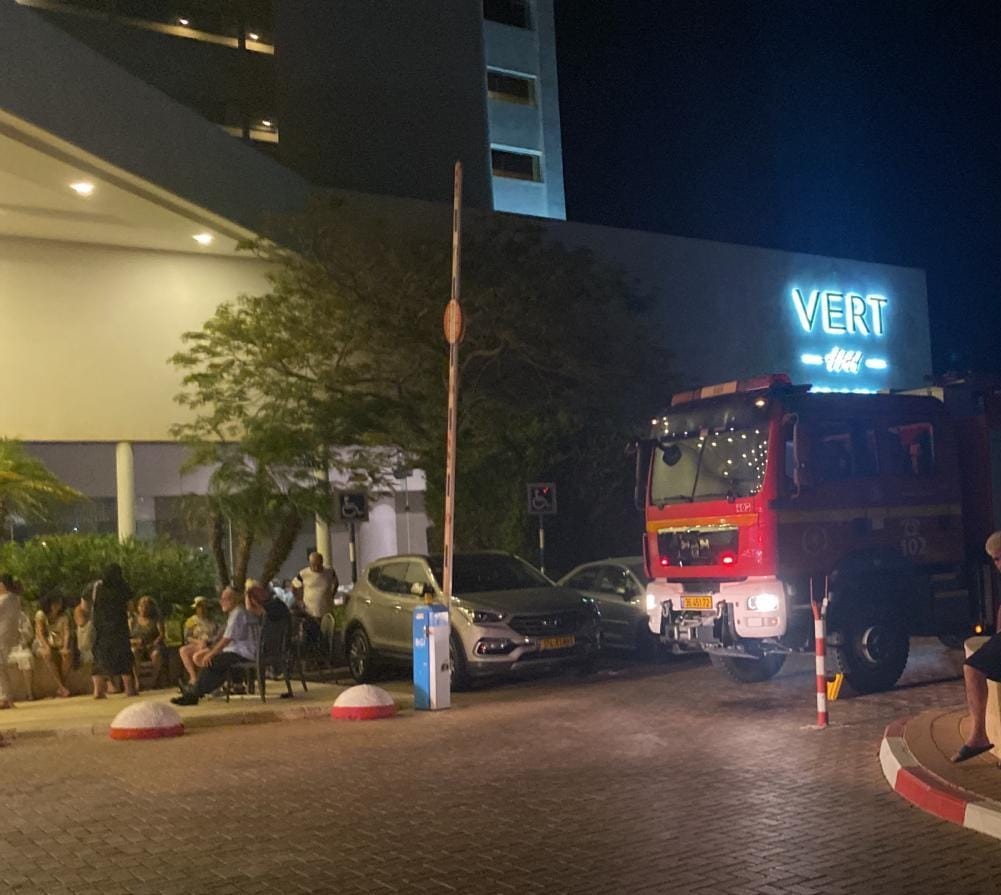 השתלטו על האש ופינו את האורחים: שריפה פרצה במלון בים המלח