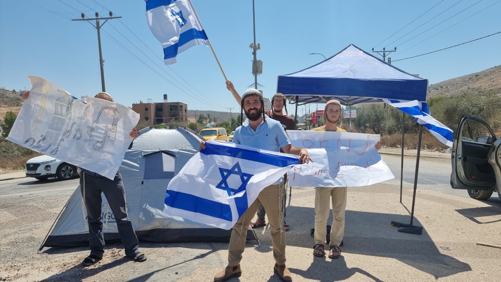 "לפיד נכנע לאמריקנים": הוקם מאהל מחאה במקום הפיגוע בשומרון