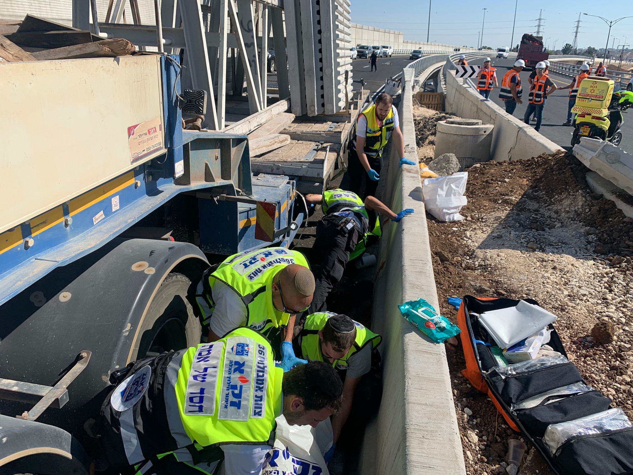 תאונת עבודה קטלנית בשרון: עובד נפצע מחפץ כבד ונהרג