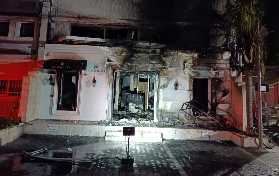במהלך הלילה: שריפה פרצה בחנות בראשל"צ; בנהריה - סלון כלות עלה באש
