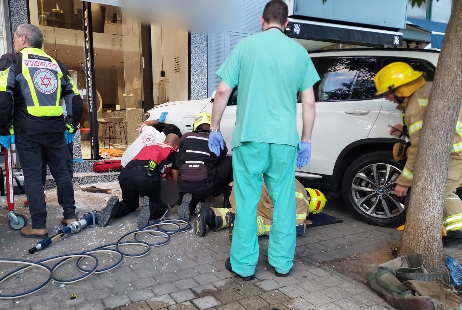 הרוגה ו-3 פצועים בהם קשה מפגיעת רכב בכיכר המדינה בתל אביב