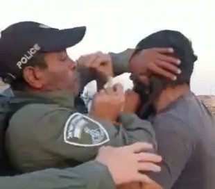 שוטר משך בפאותיו של נער: בקשה ממח"ש לפתוח בחקירה