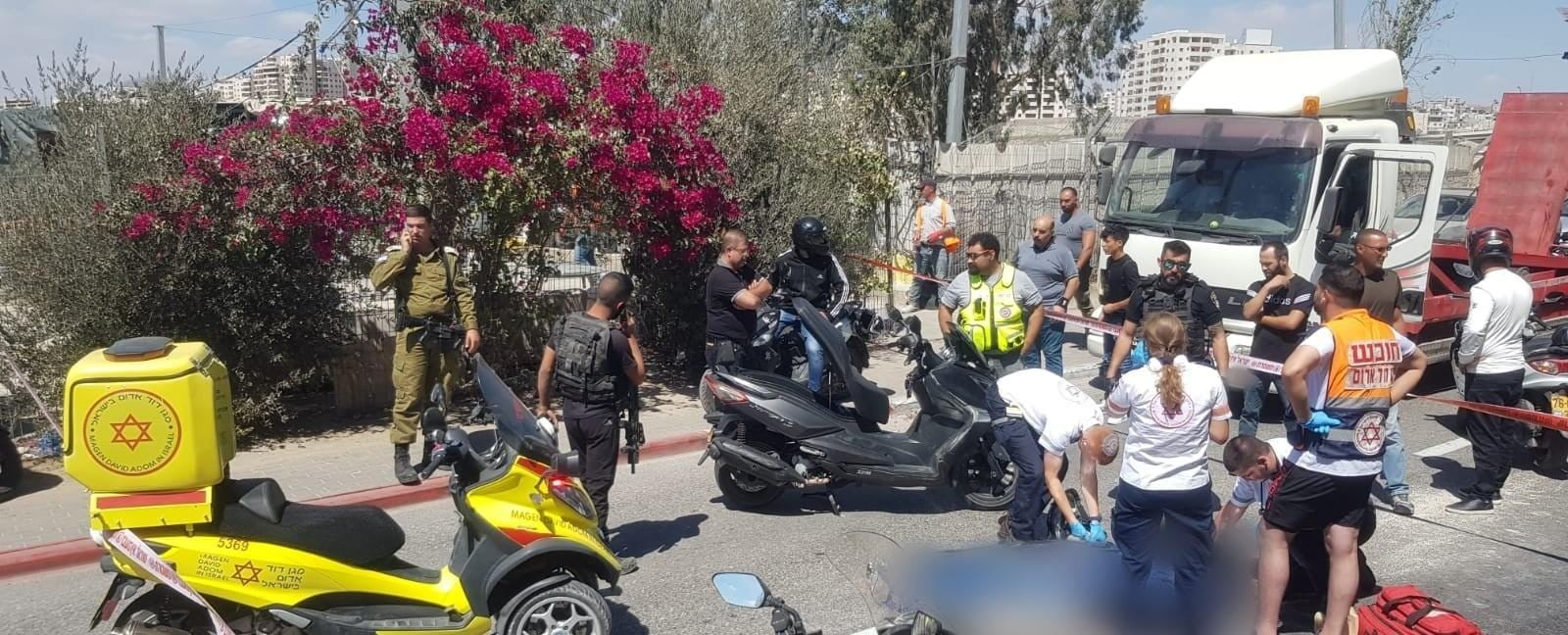 הקטל בדרכים: רוכב אופנוע כבן 25 נהרג מפגיעת משאית בירושלים