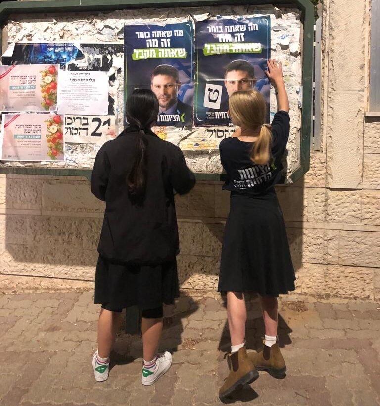 מבצע "ליל הגשרים" של הציונות הדתית: יותר מ-10 ק"מ שלטים בכל רחבי הארץ