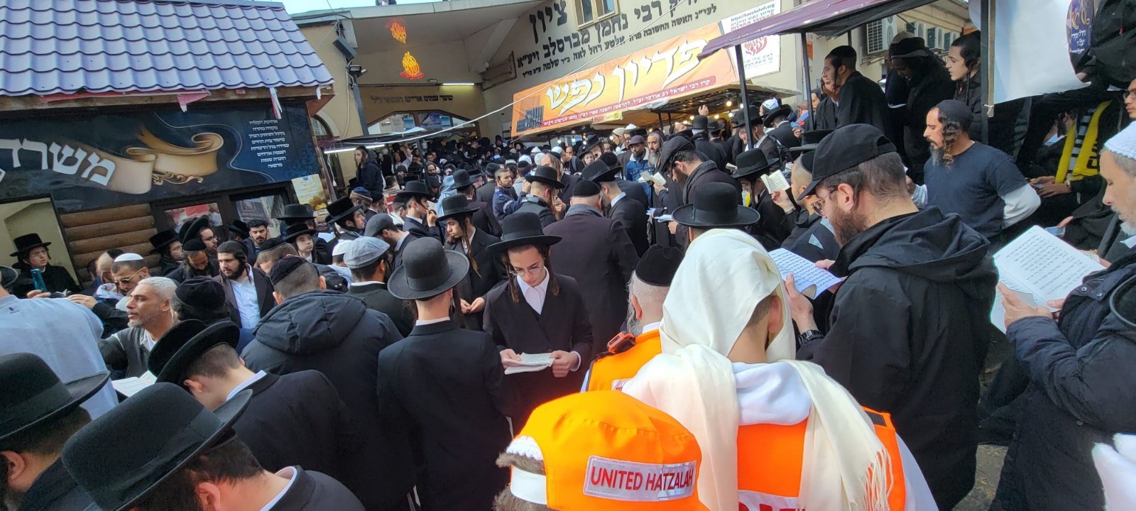 למרות אזהרות המסע: חסידי ברסלב באומן, צוותי איחוד הצלה מאבטחים