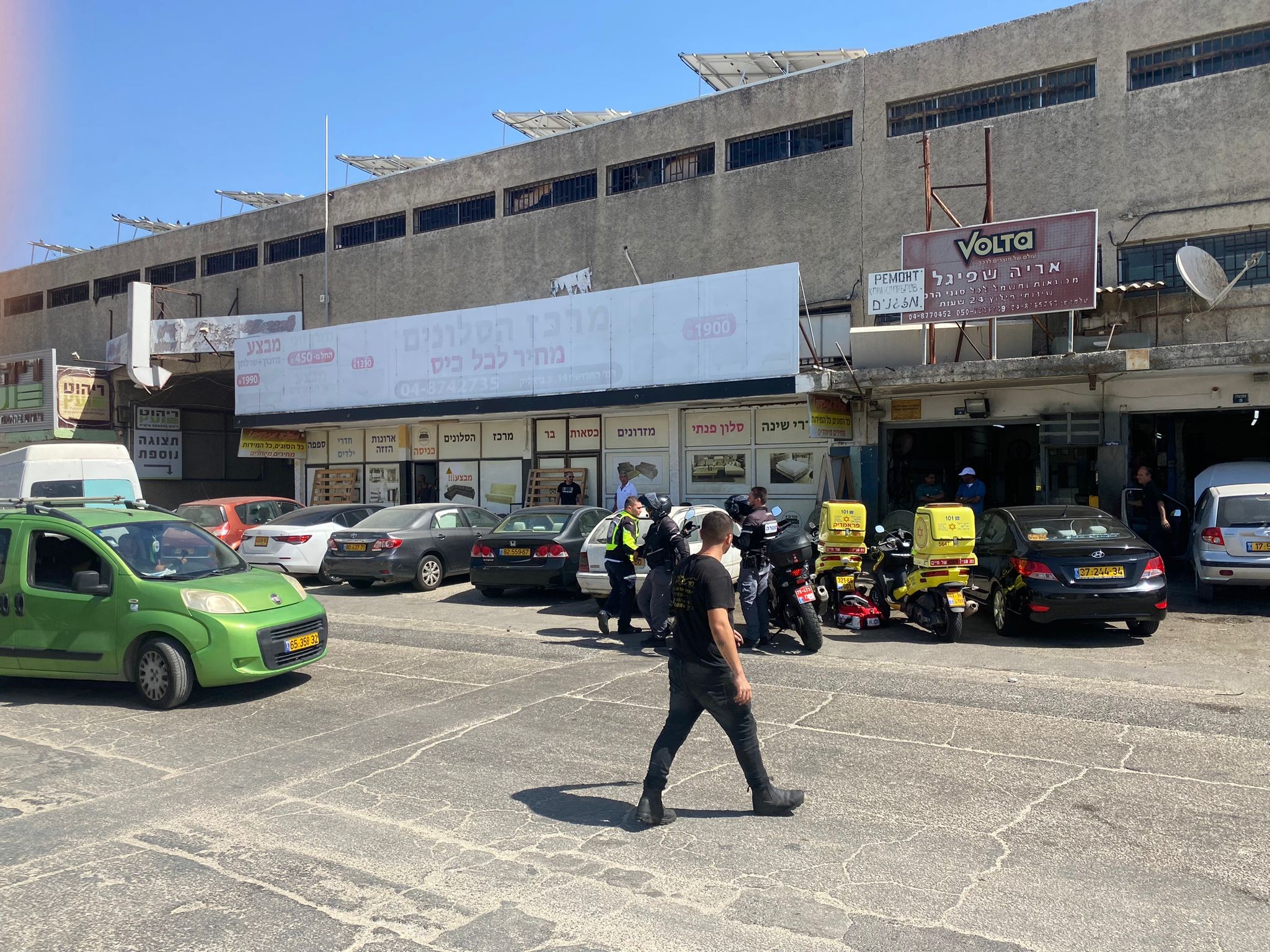 בת שנתיים במצב קשה לאחר שנשכחה ברכב סגור בקריית ביאליק