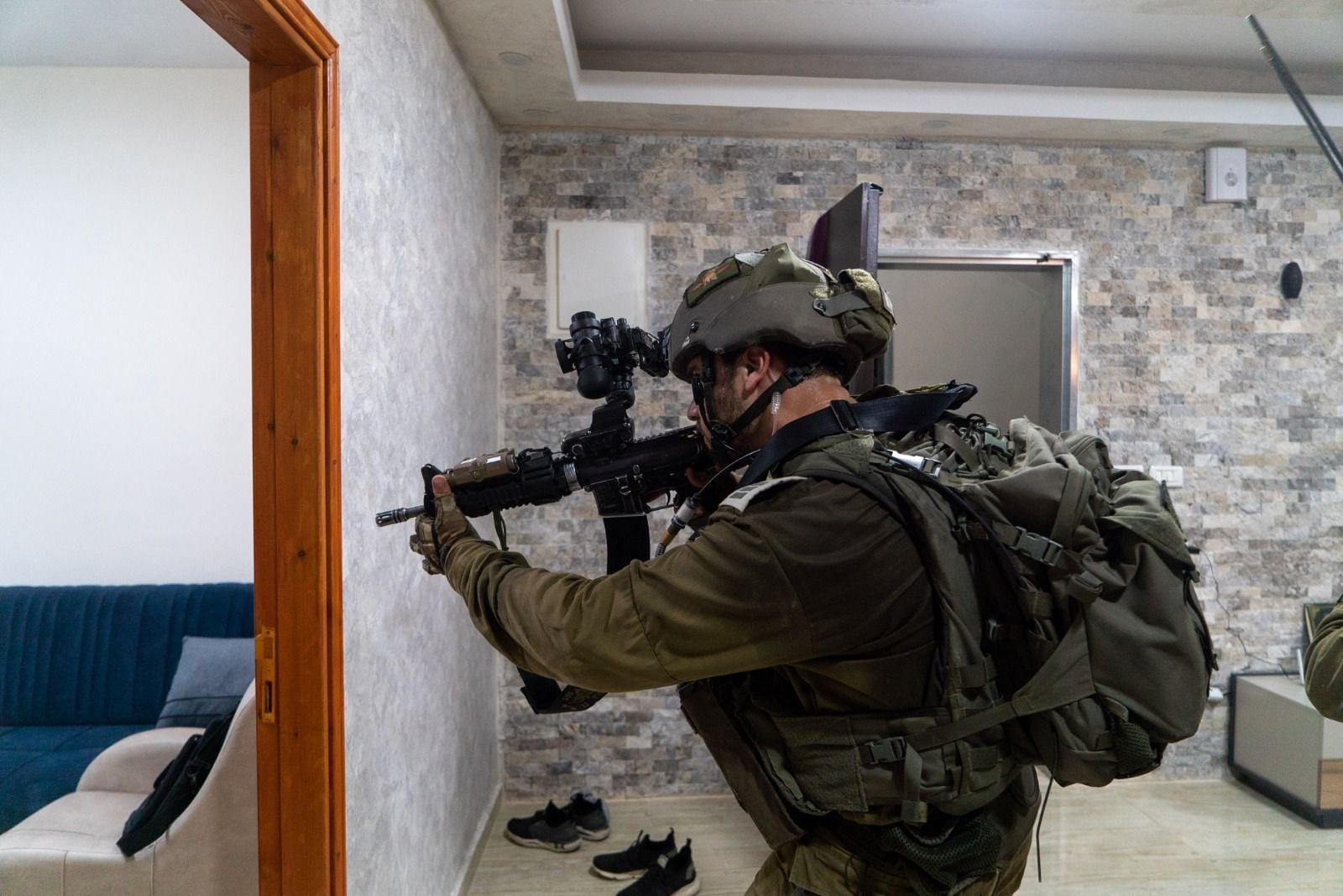 14 מבוקשים, אקדחים ואמל"ח: נמשך מבצע שובר גלים ביהודה ושומרון
