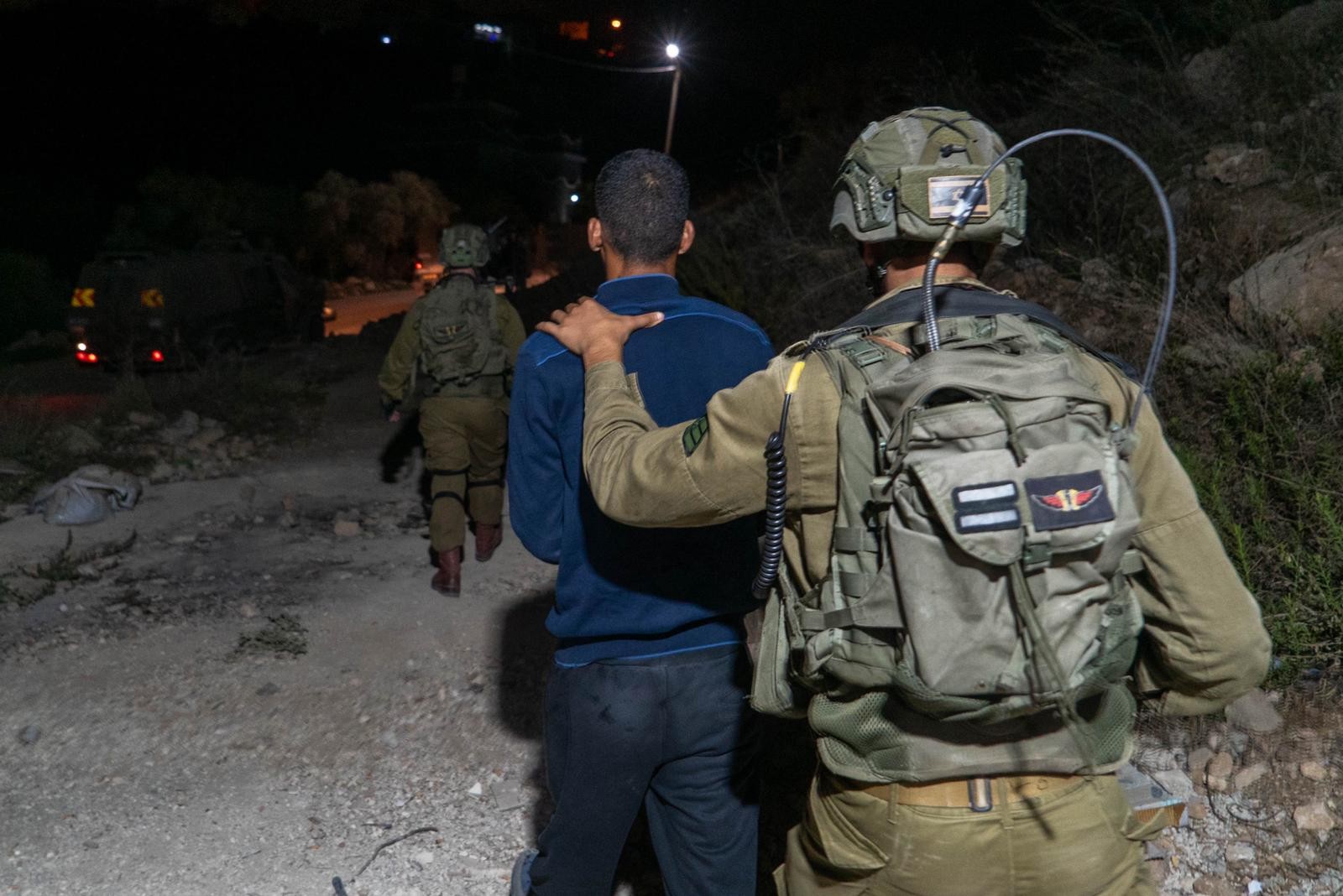 מבצע שובר גלים: כוחותינו עצרו הלילה 5 בני משפחה של המחבל בחולון