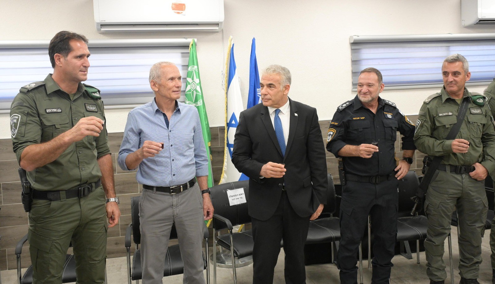 לרגל החג: רה"מ לפיד ביקר את גדוד מנשה של מג"ב - "חיים בזכותכם"