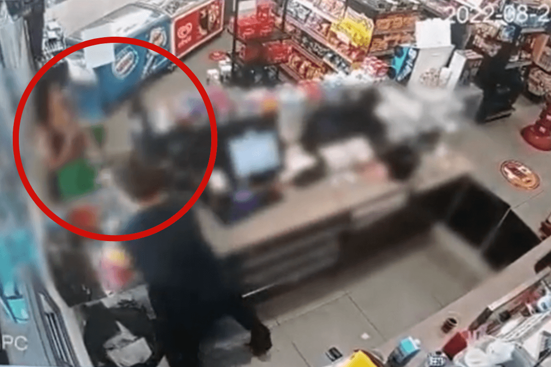 כתב אישום: ביקשה לחמם את כוס הקפה - העובד דקר אותה | תיעוד