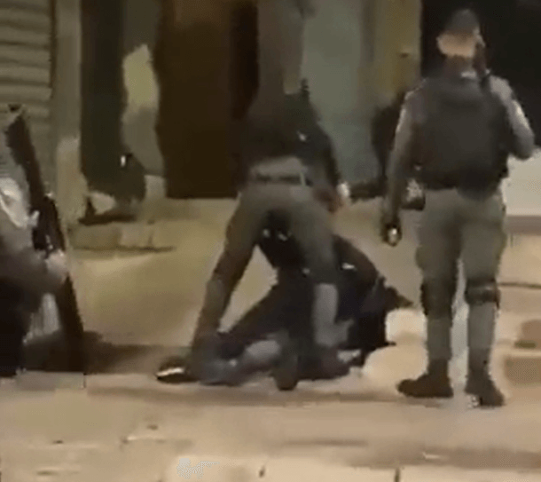 תיעוד מרתיח: פורע ערבי מרתק לוחם מג"ב לקרקע במשך דקות ללא מענה