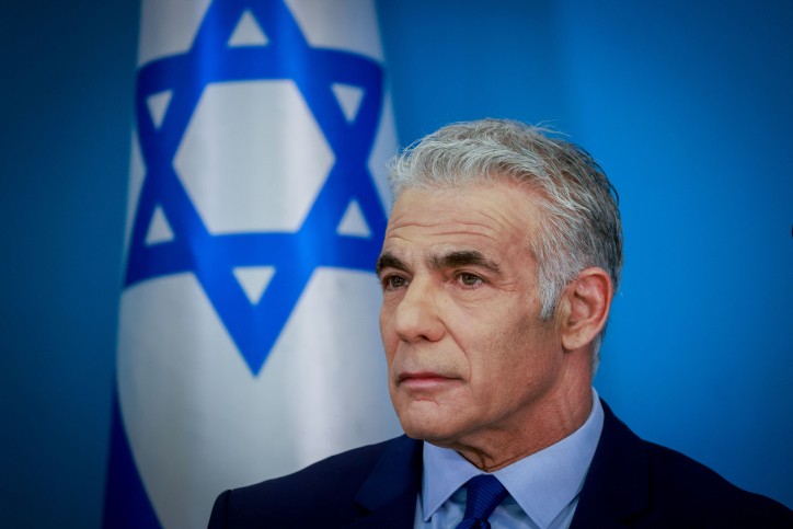 עתירה לוועדת הבחירות נגד לפיד: "הוראה זו מהווה שוחד בחירות"