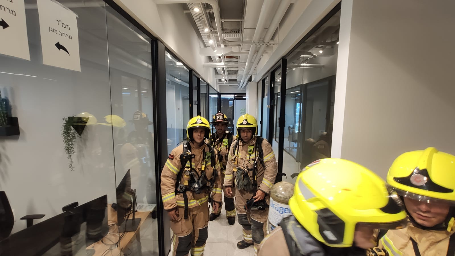 בהלה במגדל רסיטל בת"א: שריפה פרצה בקומה ה-12 והתפשטה למספר קומות